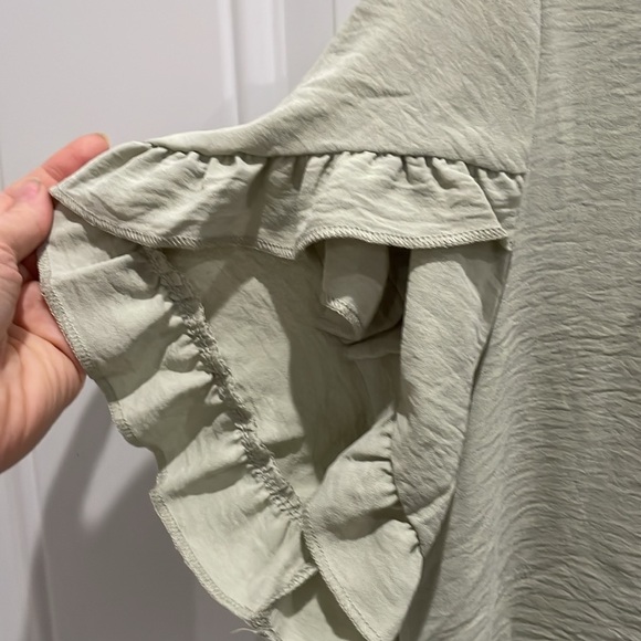 SHEIN blouse in light green - Picture 2 of 2